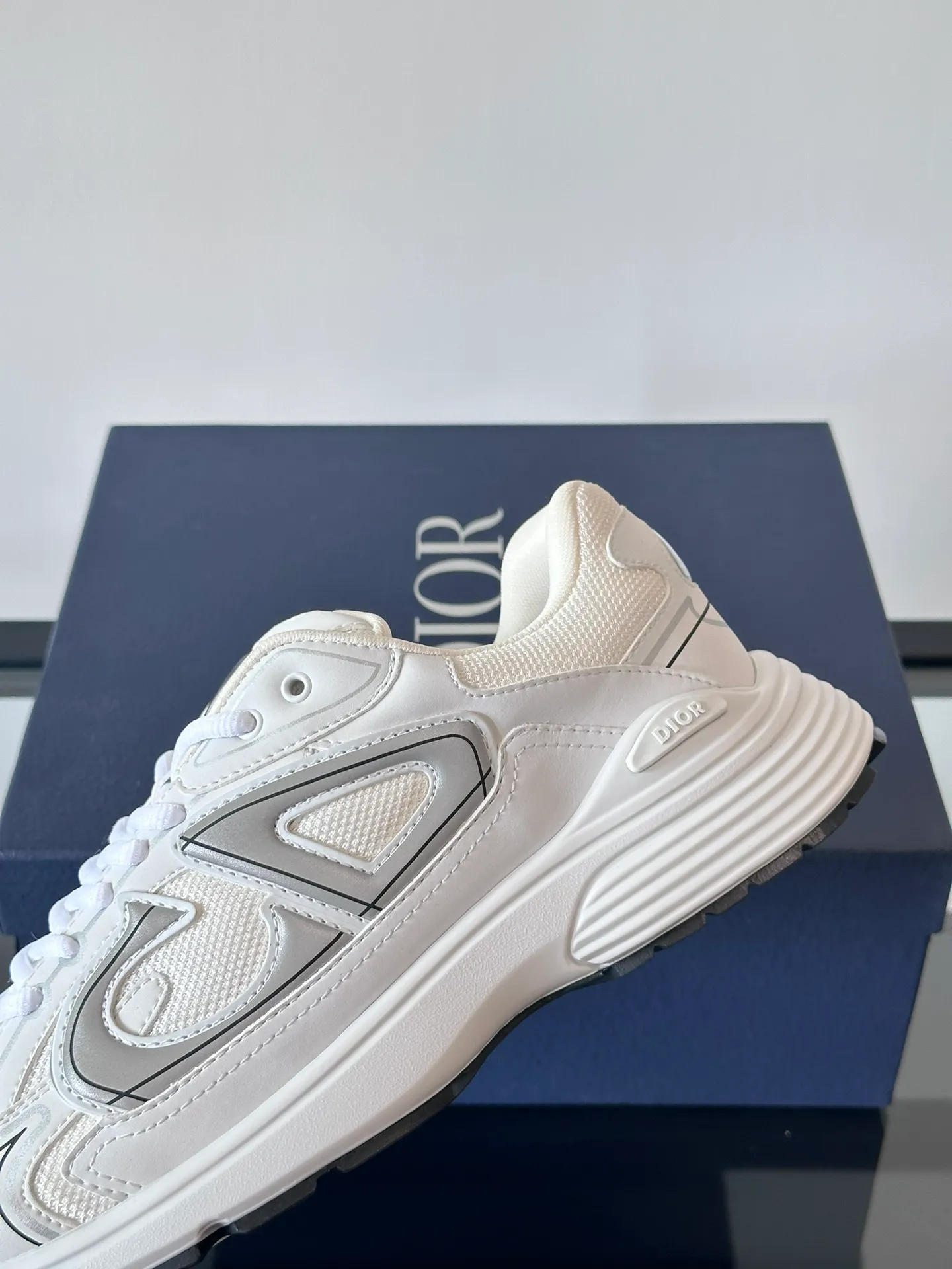 Men's Men's Shoes 💰p440 "Dio*" Dior B30 series sports shoes, multi-color mesh fabric and multi-color technical fabrics, this season's new B30 low-top sports shoes are one of the flagship styles of the series. Crafted from multicolor mesh and technical fabrics, it's finished with a reflective "CD30" graphic and silver-toned "DIOR B30" and "CD30" logos on the heel and tongue. An extra-light, sculpted rubber sole with signature accents adds style, while internal stretch details create ideal comfort. It can be matched with various casual styles to show a fashionable and modern sports style. Size: 38-44 (45-46 customized)